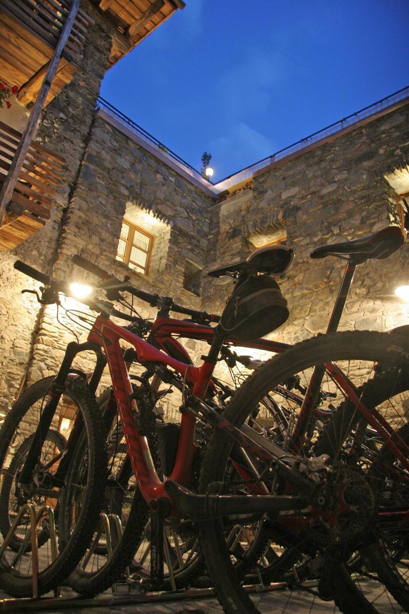 Ostello Del Castello Tirano Dış mekan fotoğraf
