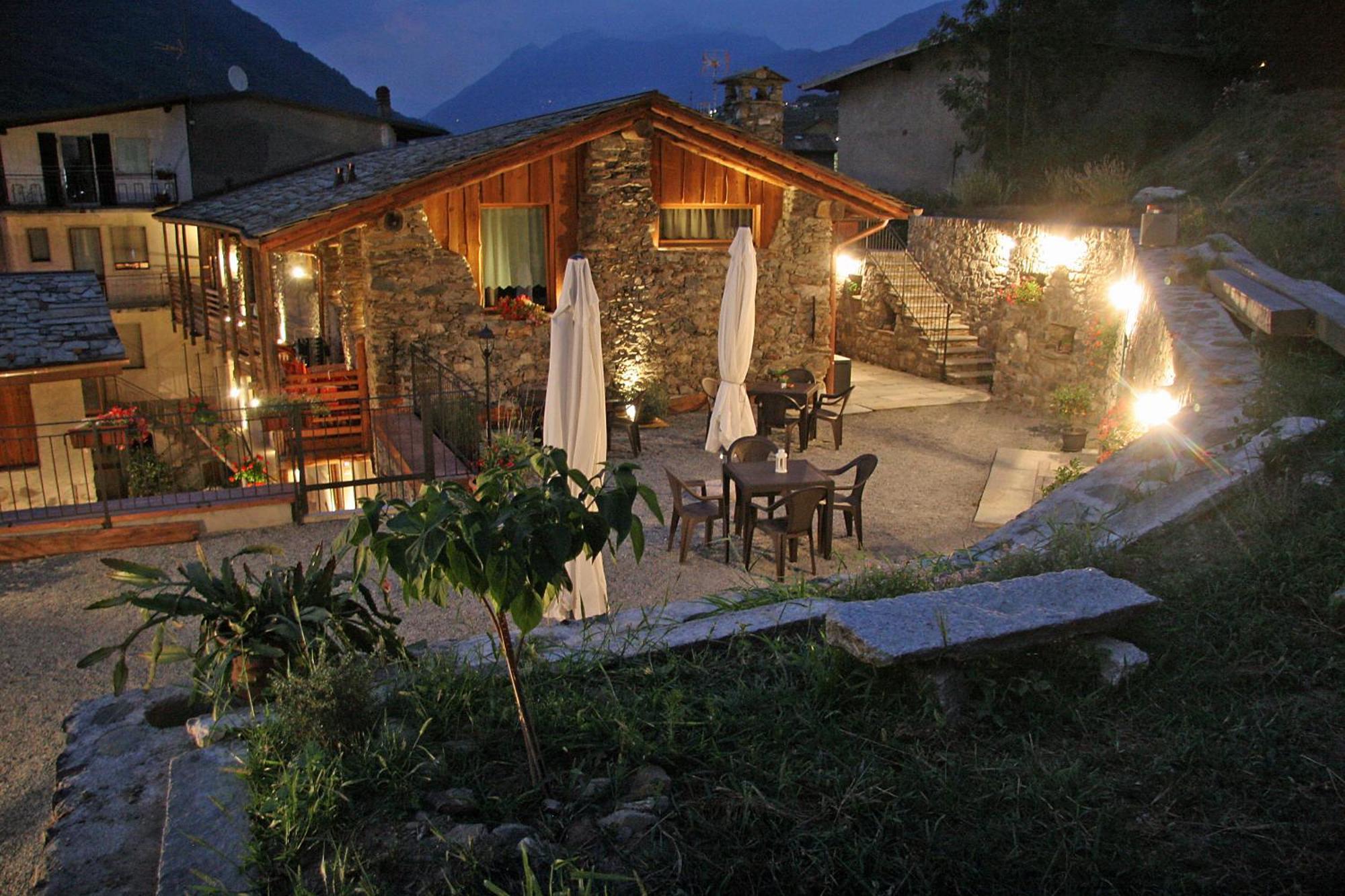 Ostello Del Castello Tirano Dış mekan fotoğraf