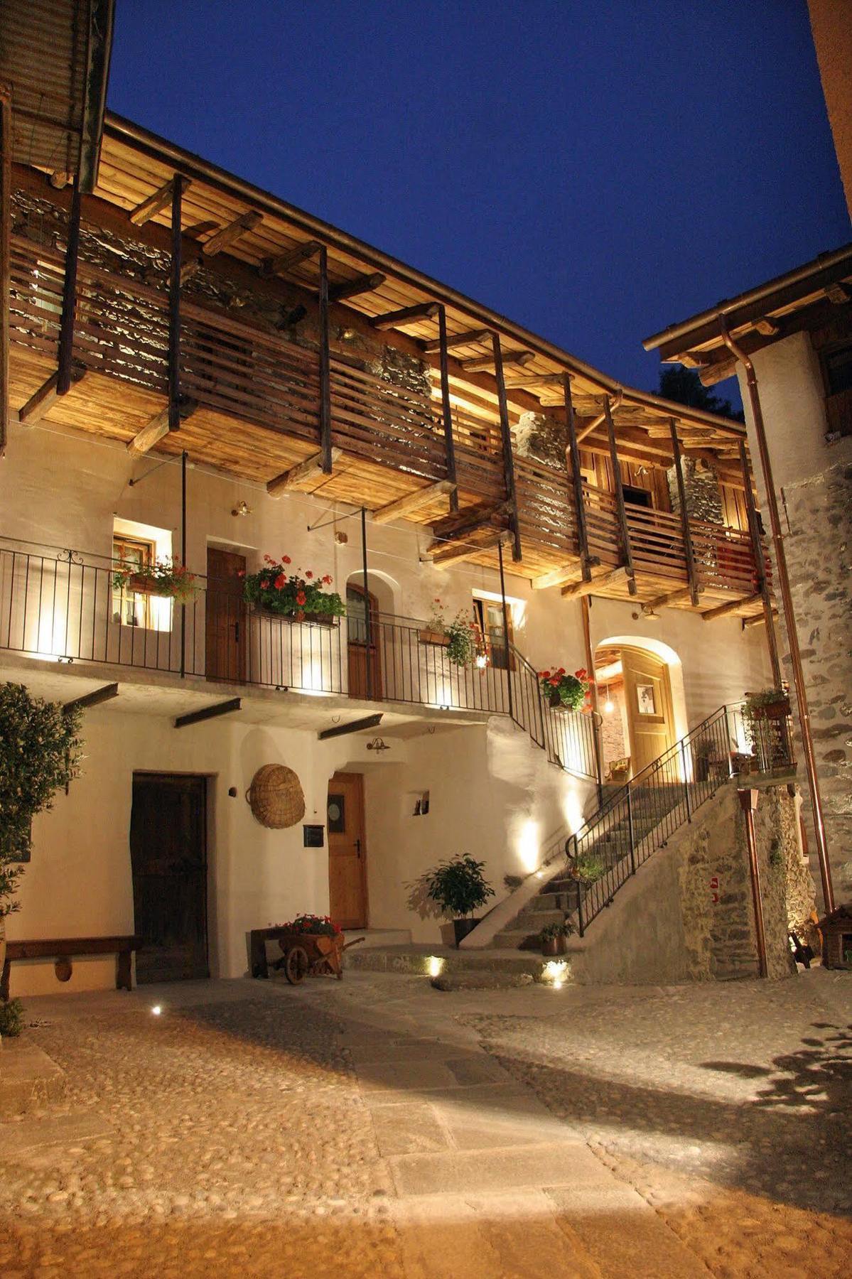Ostello Del Castello Tirano Dış mekan fotoğraf