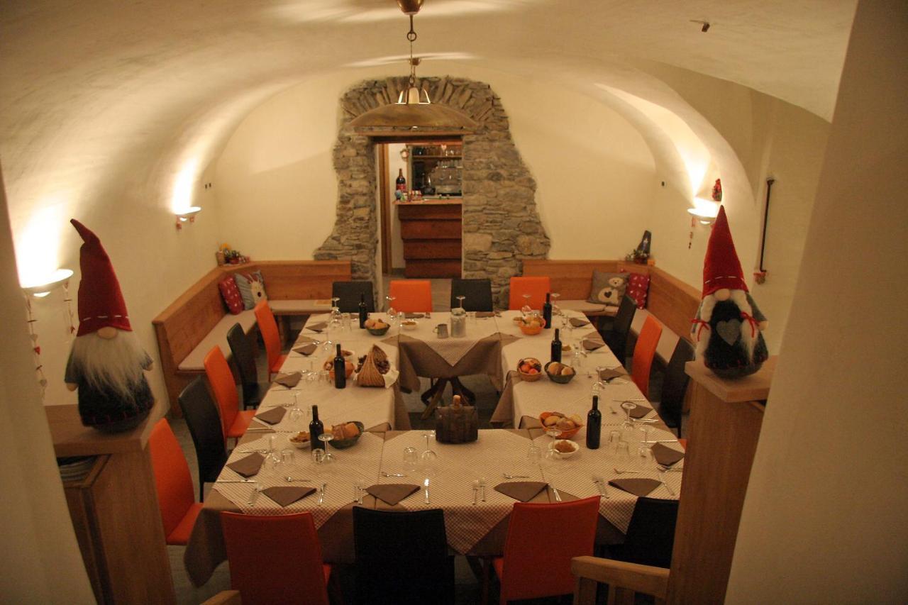 Ostello Del Castello Tirano Dış mekan fotoğraf